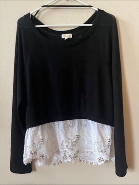 Maison Jules L Anthropologie Black Long-Sleeve Knit Top with White Lace Hem EUC